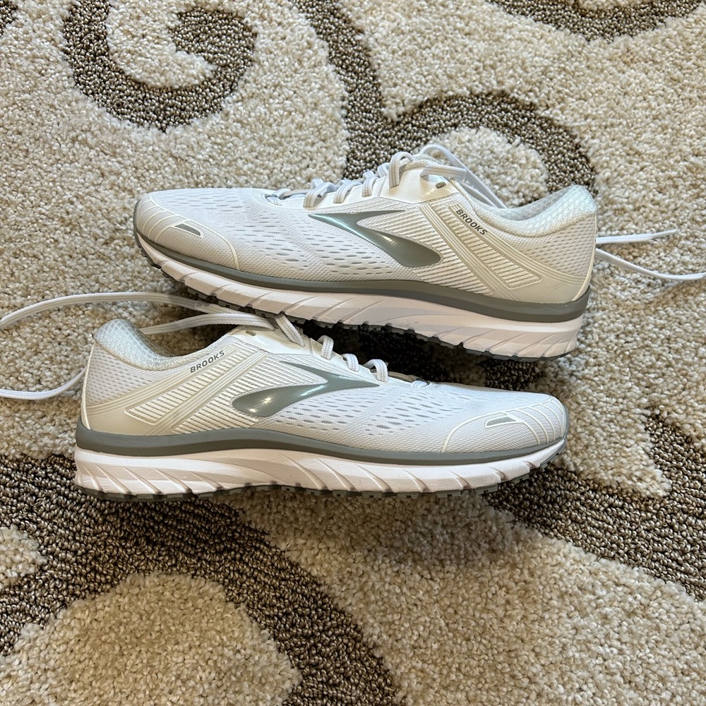 Brooks Adrenaline GTS 18 sneakers - women's 12